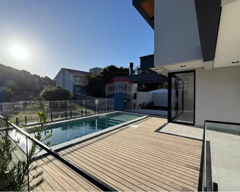 4-Suite House in Gated Community — 100 m from Praia dos Ingleses — Ingleses