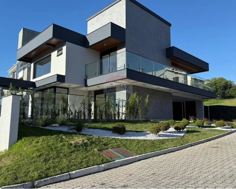 4-Suite House in Gated Community — 100 m from Praia dos Ingleses — Ingleses