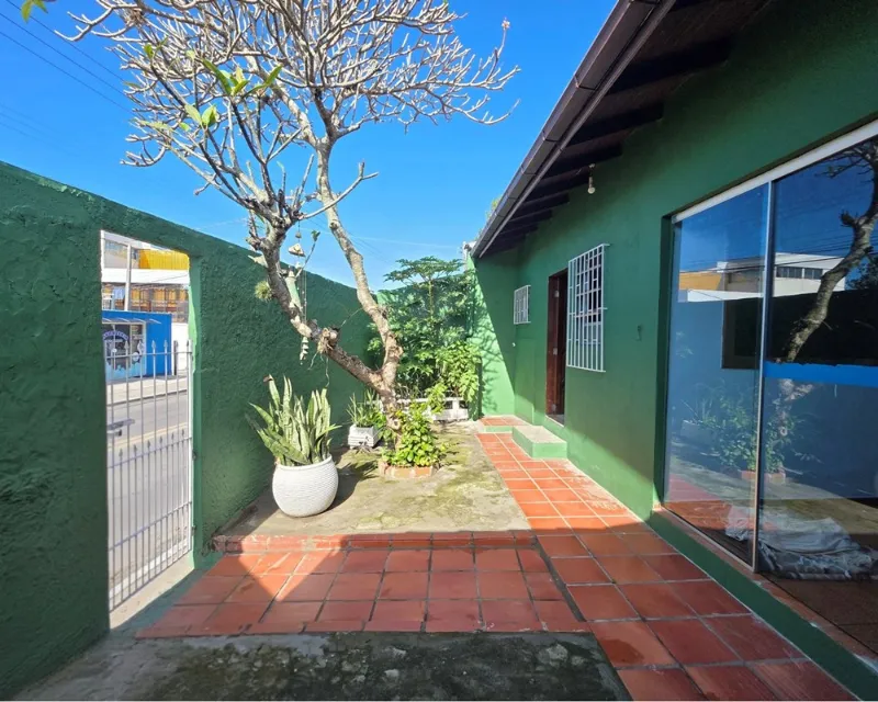 Casa 3 Quartos à Venda em Ingleses, Florianópolis — 250 m² — Ingleses