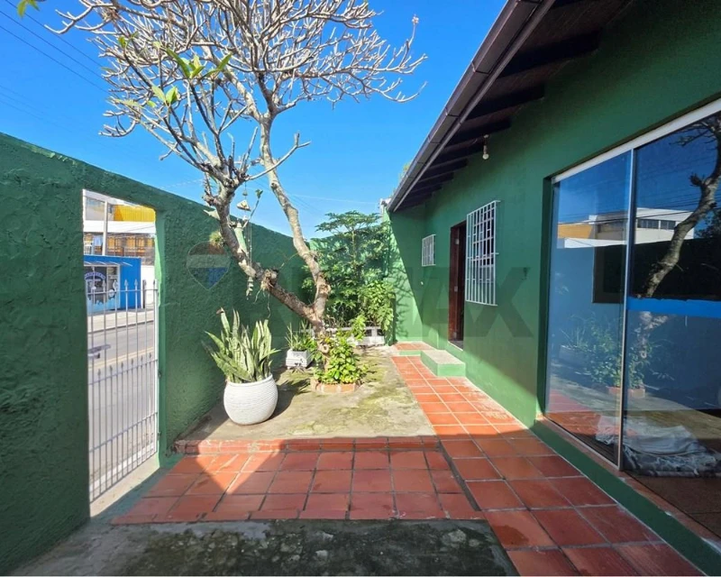 Casa 3 Quartos à Venda em Ingleses, Florianópolis — 250 m² — Ingleses