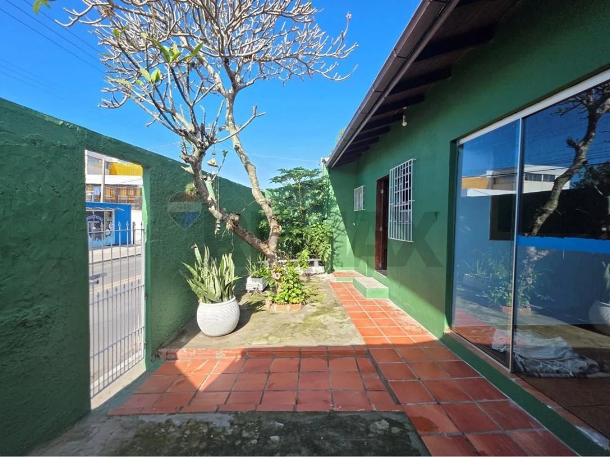 Casa 3 Quartos à Venda em Ingleses, Florianópolis — 250 m²