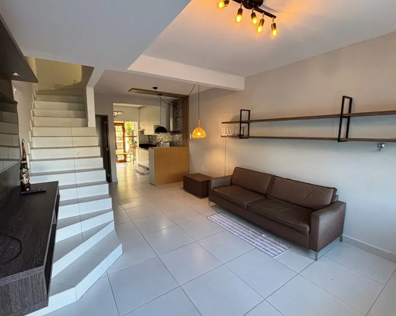 Casa de Dos Plantas en Venta — 2 Suites, Rio Vermelho, Florianópolis — Rio Vermelho