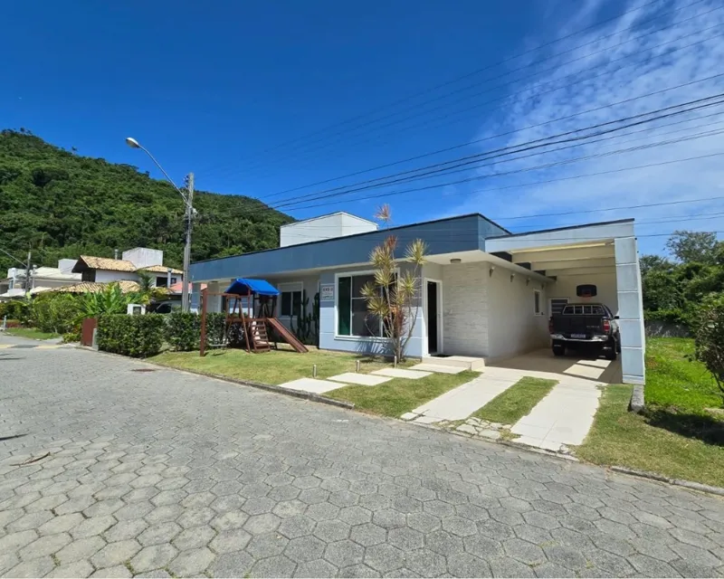 Casa 4 Dorms. em Condomínio Fechado — Cachoeira do Bom Jesus, Florianópolis — Cachoeira do Bom Jesus