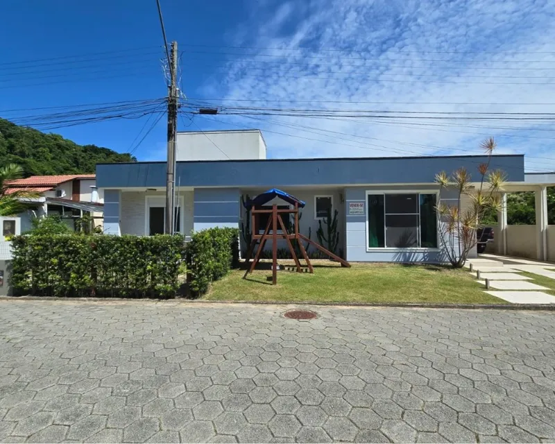 Casa 4 Dorms. em Condomínio Fechado — Cachoeira do Bom Jesus, Florianópolis — Cachoeira do Bom Jesus