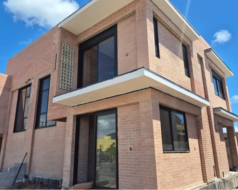 Casa de 3 Dormitorios en Venta en Carianos, Florianópolis — Carianos