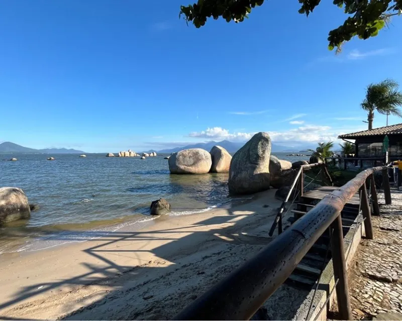 4-Bedroom House with Sea View for Sale in Itaguaçu, Florianópolis — Itaguaçu