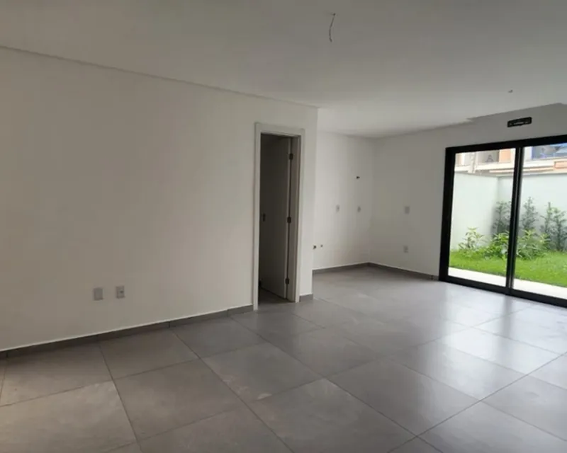 Sobrado com 2 suítes à venda 250m Brasil Atacadista em Ingleses, Florianópolis — Ingleses