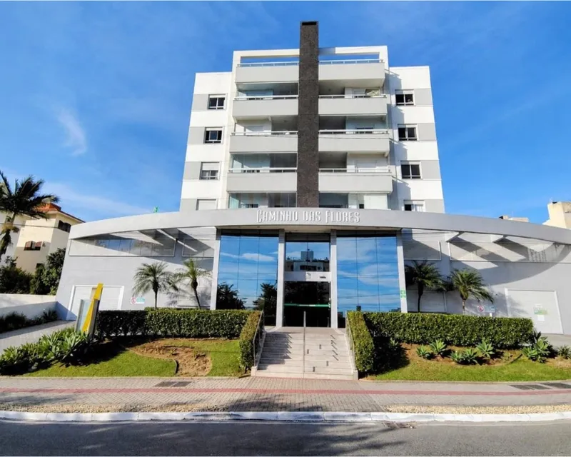 Apartamento 2 Dormitórios à Venda no Abraão, Florianópolis — Abraão