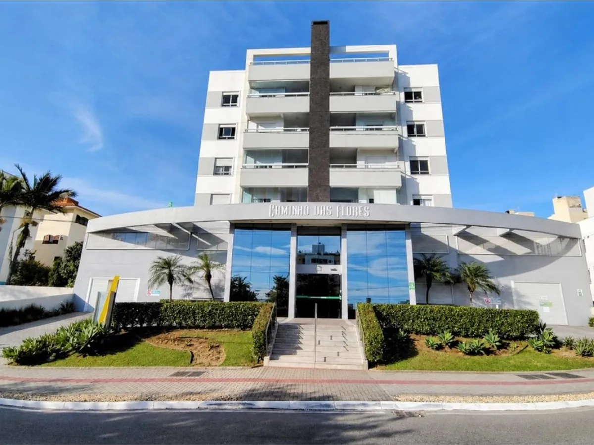 Apartamento 2 Dormitórios à Venda no Abraão, Florianópolis — Abraão