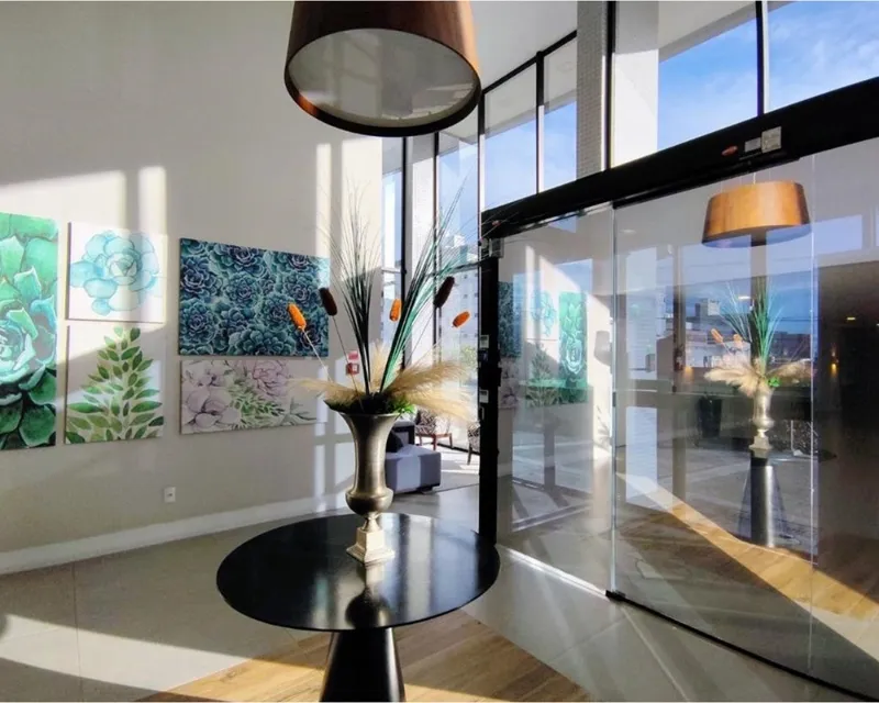 Apartamento 2 Dormitórios à Venda no Abraão, Florianópolis — Abraão