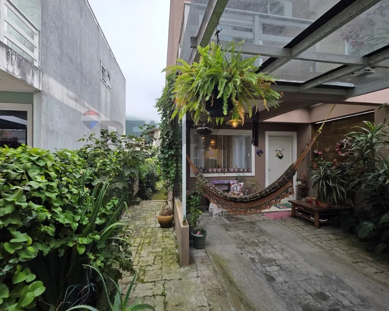 Sobrado 2 Suítes à Venda em Ingleses, Florianópolis — 97 m² — Ingleses do Rio Vermelho