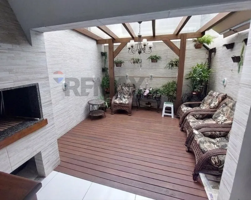 Casa 2 Dormitórios à Venda em Ingleses, Florianópolis — Ingleses do Rio Vermelho