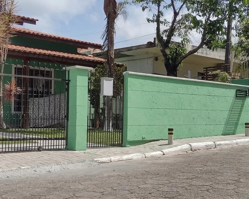 Casa 3 Quartos com Amplo Quintal à Venda em Ingleses, Florianópolis — Ingleses