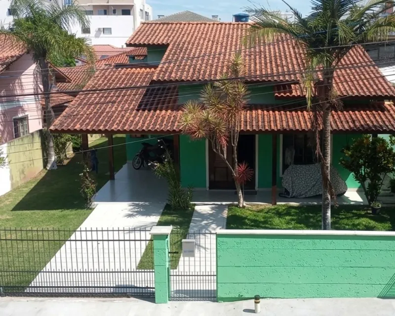 Casa 3 Quartos com Amplo Quintal à Venda em Ingleses, Florianópolis — Ingleses