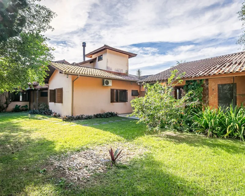Casa 5 Suítes, 320 m² em Lote de 800 m² — Rio Tavares, Florianópolis — Rio Tavares
