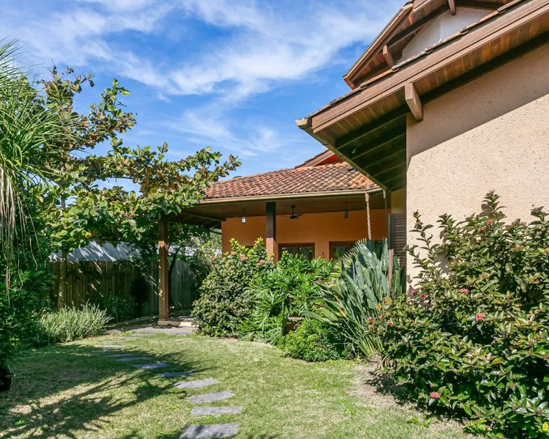Casa 5 Suítes, 320 m² em Lote de 800 m² — Rio Tavares, Florianópolis — Rio Tavares