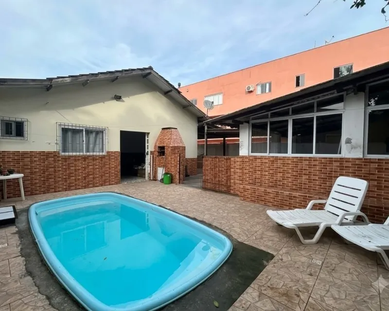 Casa 3 Dormitorios con Piscina en Venta en Ingleses, Florianópolis — Ingleses do Rio Vermelho