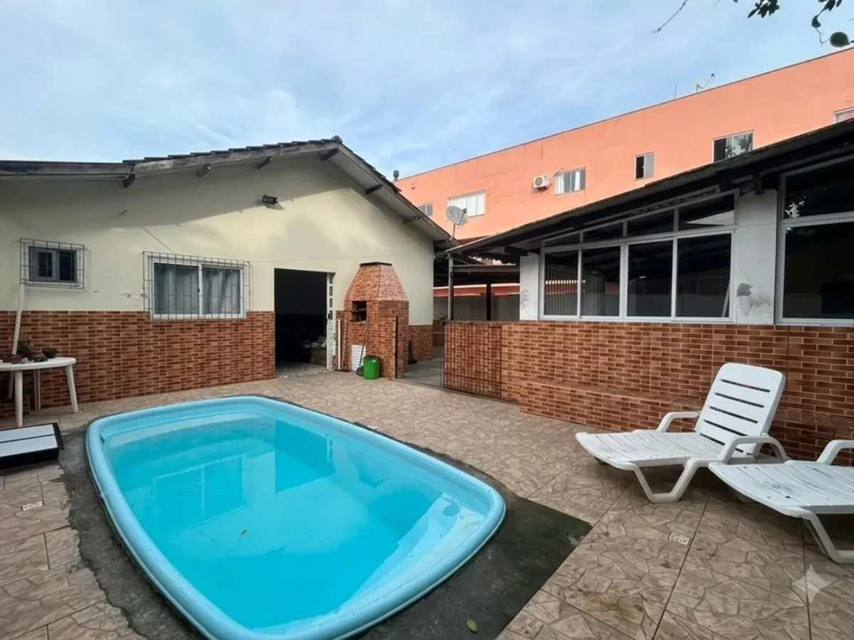 3-Bedroom House with Pool for Sale in Ingleses, Florianópolis — Ingleses