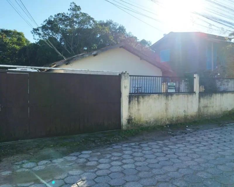 3-Bedroom House with Pool for Sale in Ingleses, Florianópolis — Ingleses