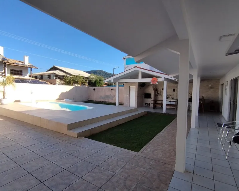 Casa 3 Quartos com Piscina à Venda em Ingleses, Florianópolis — Ingleses