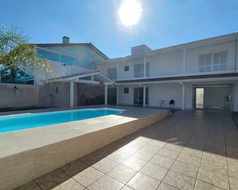 Casa 3 Dormitorios con Piscina en Venta en Ingleses, Florianópolis — Ingleses