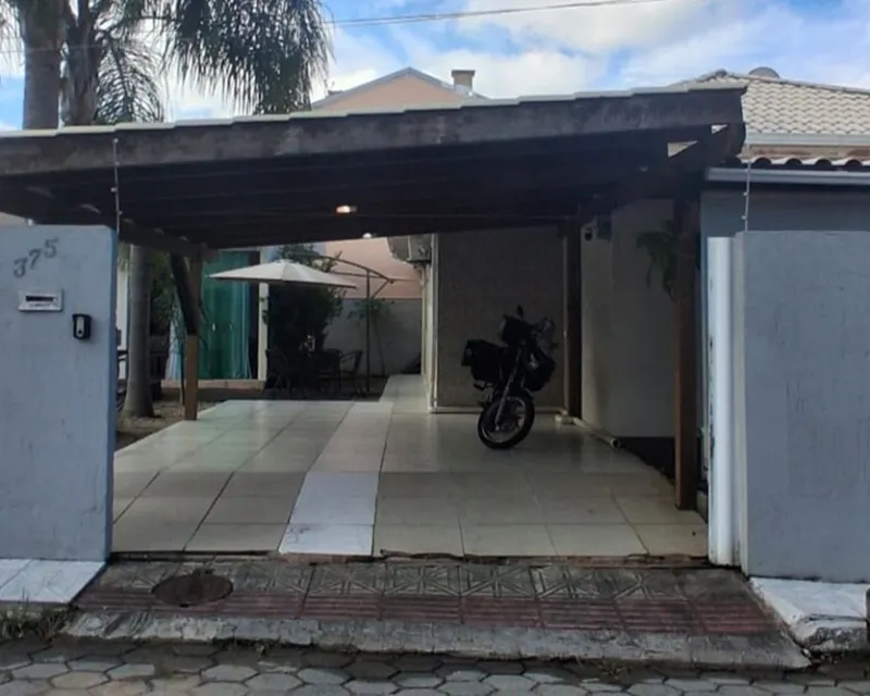 Casa de 4 Dormitorios en Venta en Ingleses, Florianópolis — 240 m² — Ingleses