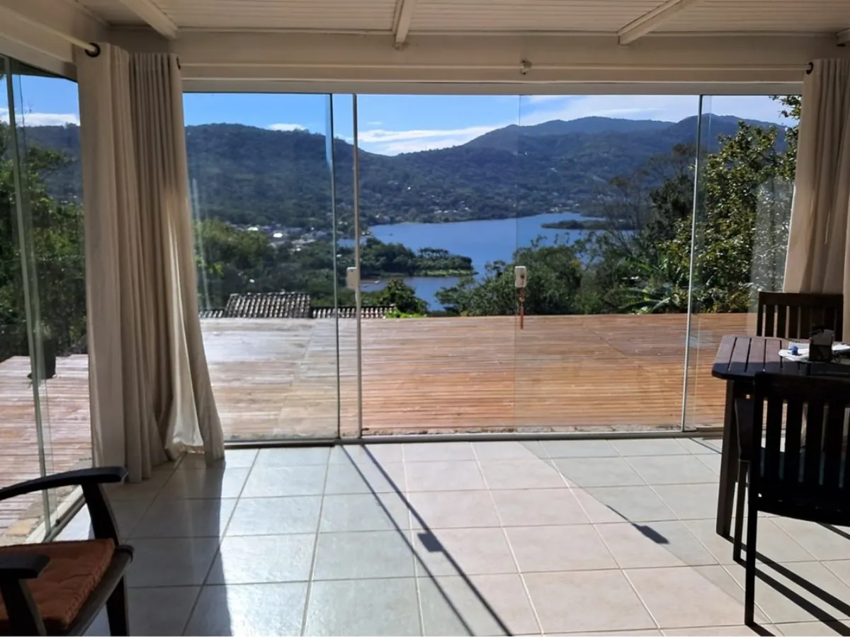 House for Sale in Gated Community — Lagoa da Conceição, Florianópolis — Lagoa da Conceição
