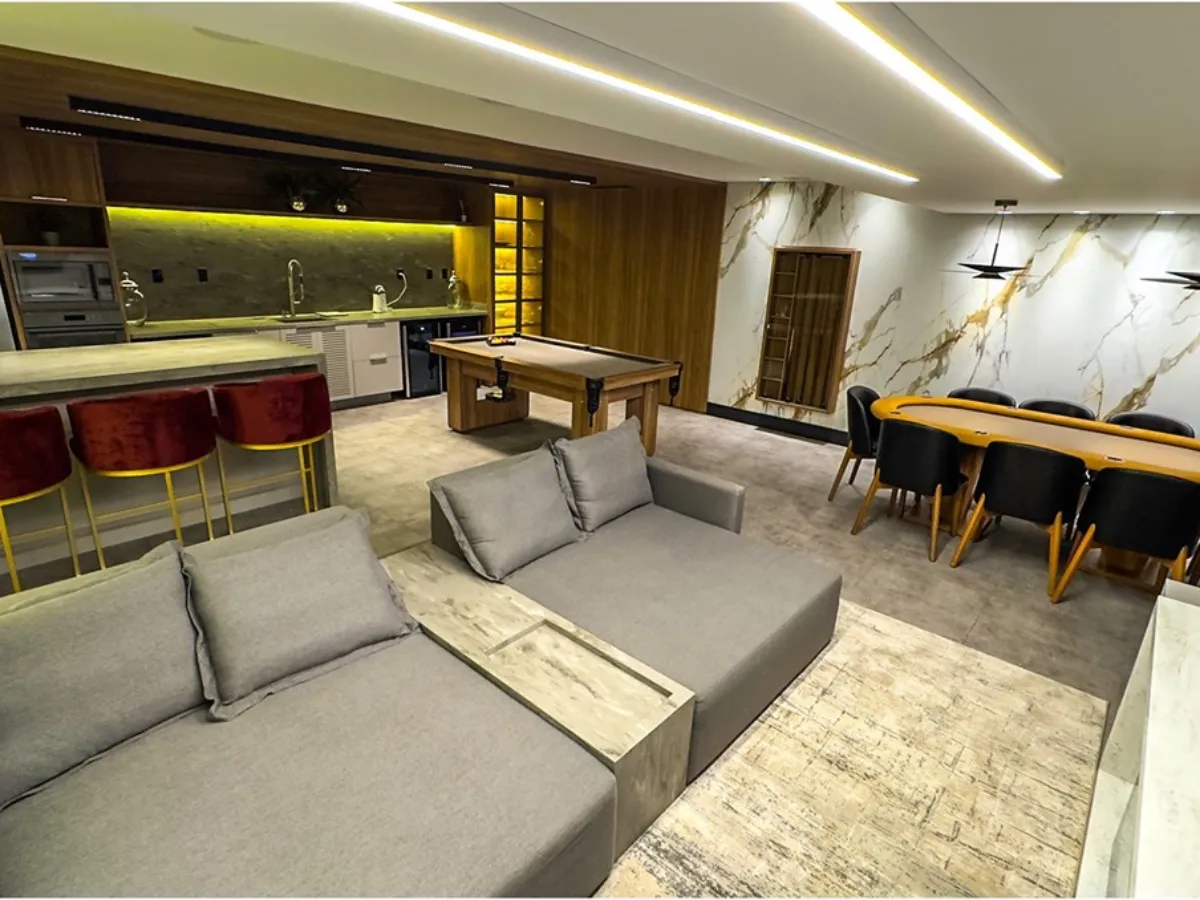 4-Suite Apartment with Sea View for Sale in Jurerê, Florianópolis — Jurerê Internacional