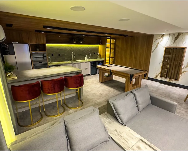 4-Suite Apartment with Sea View for Sale in Jurerê, Florianópolis — Jurerê Internacional