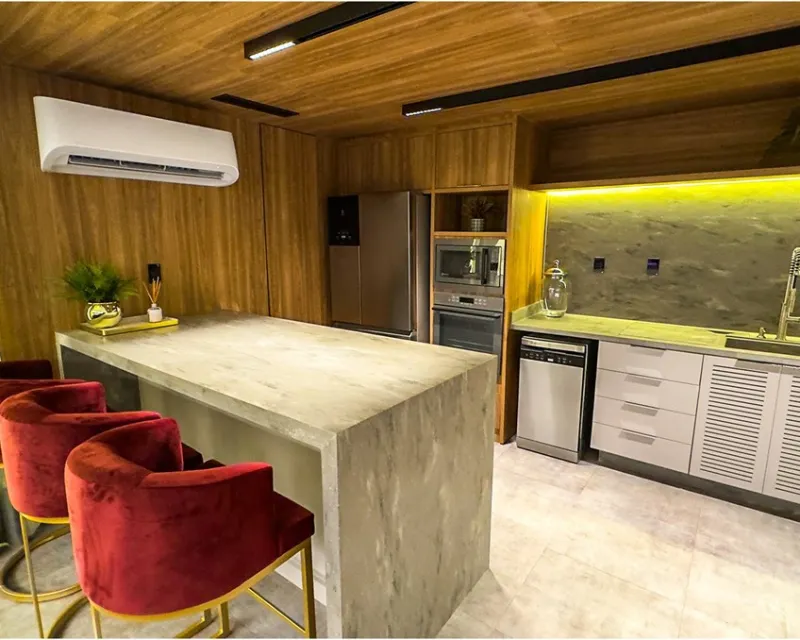 4-Suite Apartment with Sea View for Sale in Jurerê, Florianópolis — Jurerê Internacional