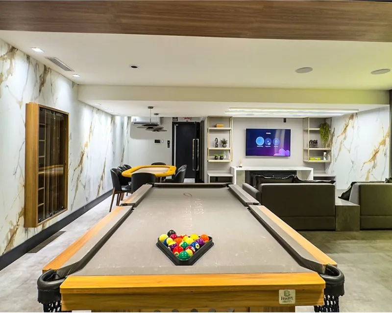 4-Suite Apartment with Sea View for Sale in Jurerê, Florianópolis — Jurerê Internacional