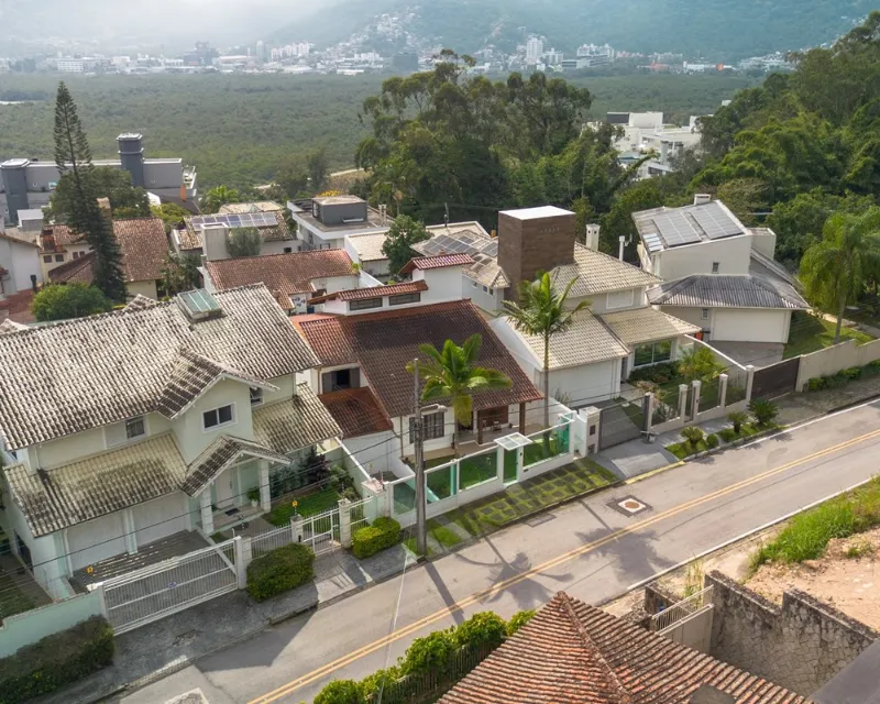 Casa 4 Dormitórios com Piscina, Edícula e Área Gourmet no João Paulo, Florianópolis — João Paulo