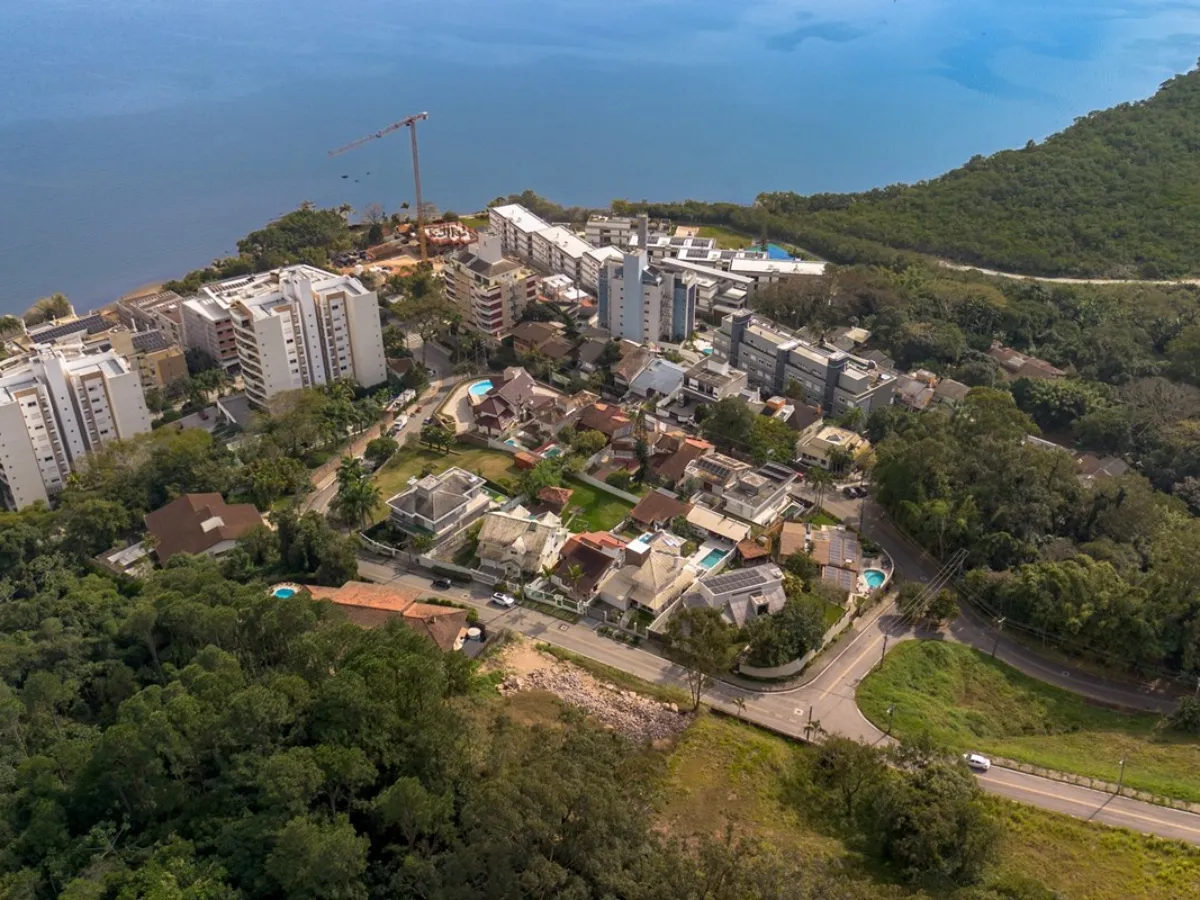 Casa 4 Dormitórios com Piscina, Edícula e Área Gourmet no João Paulo, Florianópolis — João Paulo