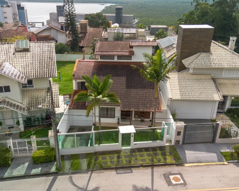 Casa 4 Dormitórios com Piscina, Edícula e Área Gourmet no João Paulo, Florianópolis — João Paulo
