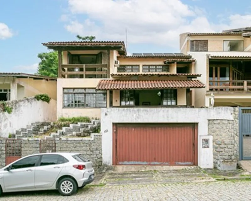 5-Bedroom House with Sea View for Sale in Itaguaçu, Florianópolis — Itaguaçu