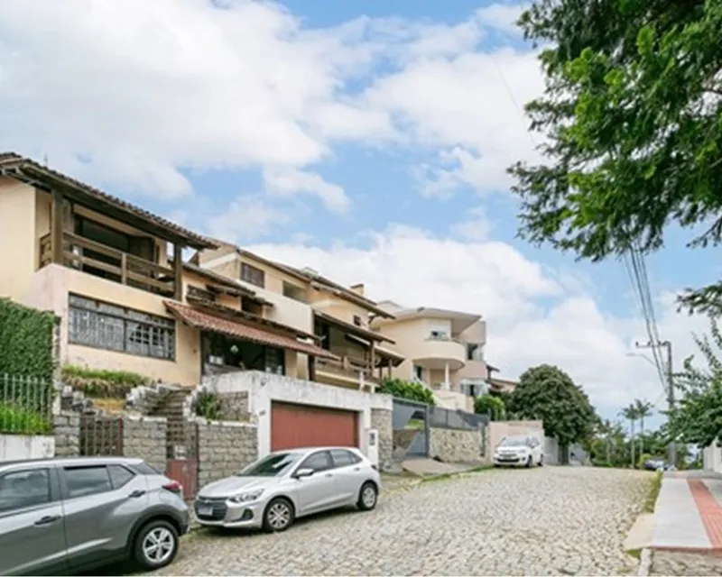 5-Bedroom House with Sea View for Sale in Itaguaçu, Florianópolis — Itaguaçu