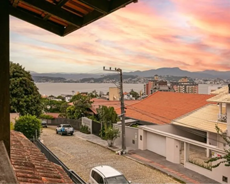 5-Bedroom House with Sea View for Sale in Itaguaçu, Florianópolis — Itaguaçu
