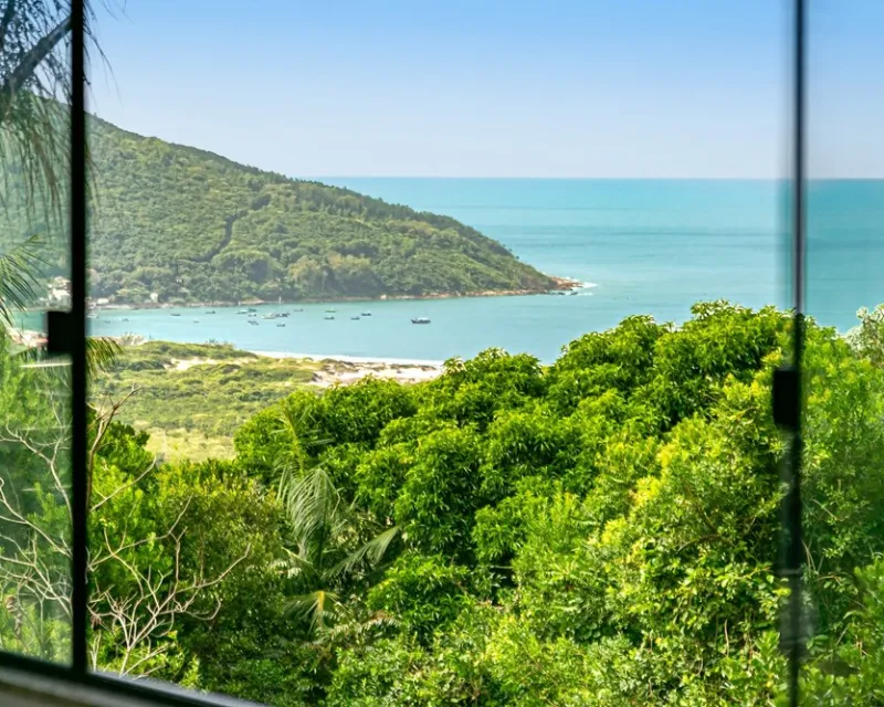 4-Bedroom House with Ocean View and Pool — Pântano do Sul, Florianópolis — Pântano do Sul