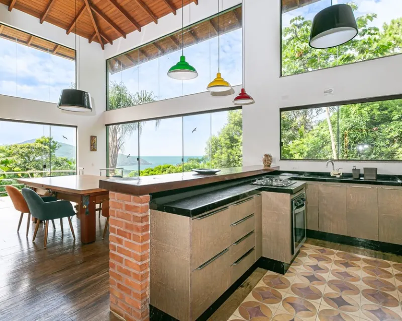 4-Bedroom House with Ocean View and Pool — Pântano do Sul, Florianópolis — Pântano do Sul