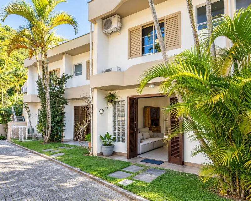 Casa de Vila 2 Dormitorios en Venta en Jurerê Tradicional, Florianópolis — Jurerê Internacional