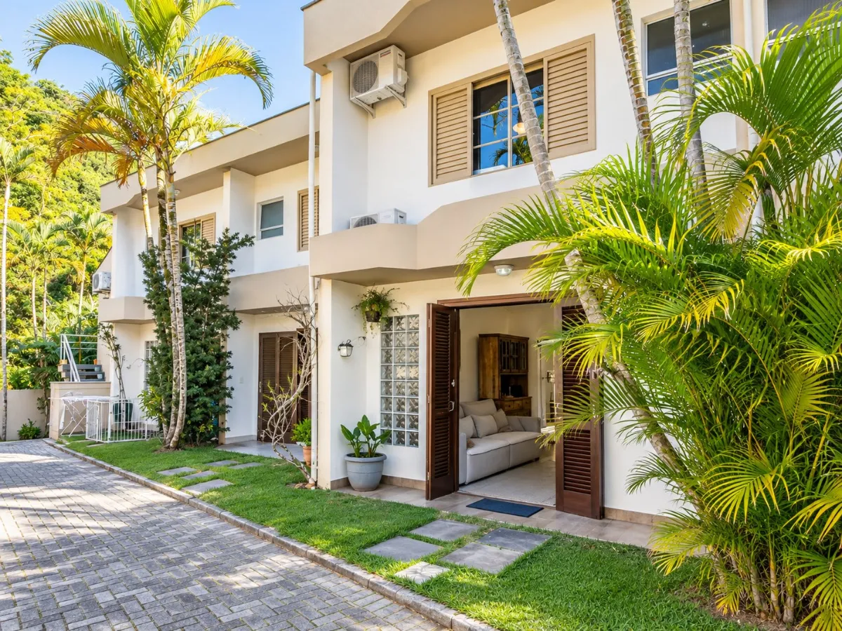 Casa de Vila 2 Quartos à Venda em Jurerê Tradicional, Florianópolis — Jurerê Internacional