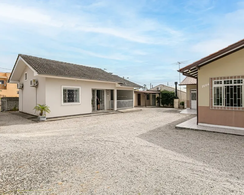Family Compound — 3 Houses + Studio, 385 m², Ribeirão da Ilha, Florianópolis — Ribeirão da Ilha