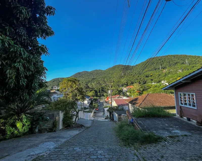 Casa com piscina e 4 quartos à venda no Itacorubi, Florianópolis — Itacorubi