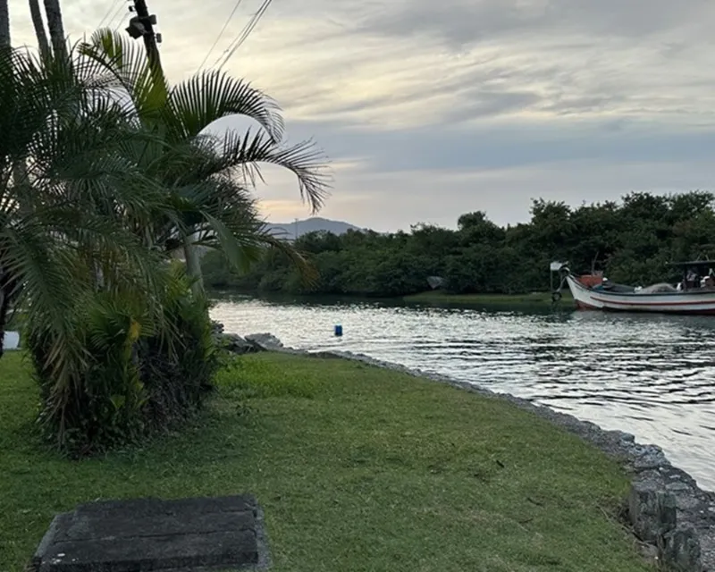 1,800 m² Seafront Land Plot for Sale — Barra da Lagoa, Florianópolis — Barra da Lagoa