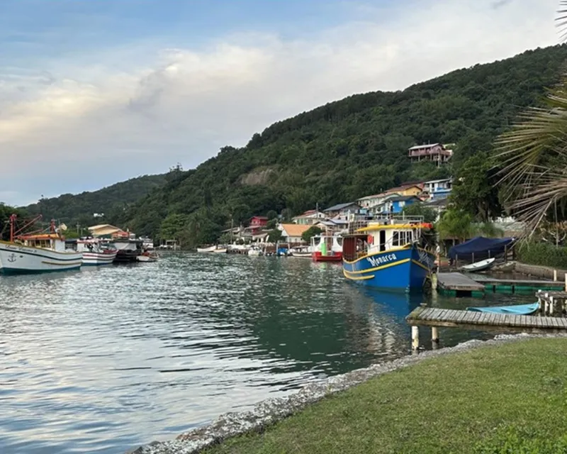 1,800 m² Seafront Land Plot for Sale — Barra da Lagoa, Florianópolis — Barra da Lagoa
