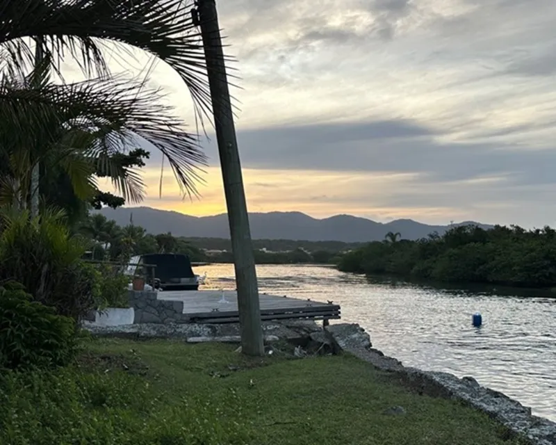 1,800 m² Seafront Land Plot for Sale — Barra da Lagoa, Florianópolis — Barra da Lagoa