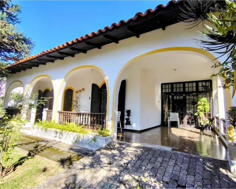 Casa 3 Dormitórios à Venda em Ingleses, Florianópolis — Terreno 1.400 m² — Ingleses