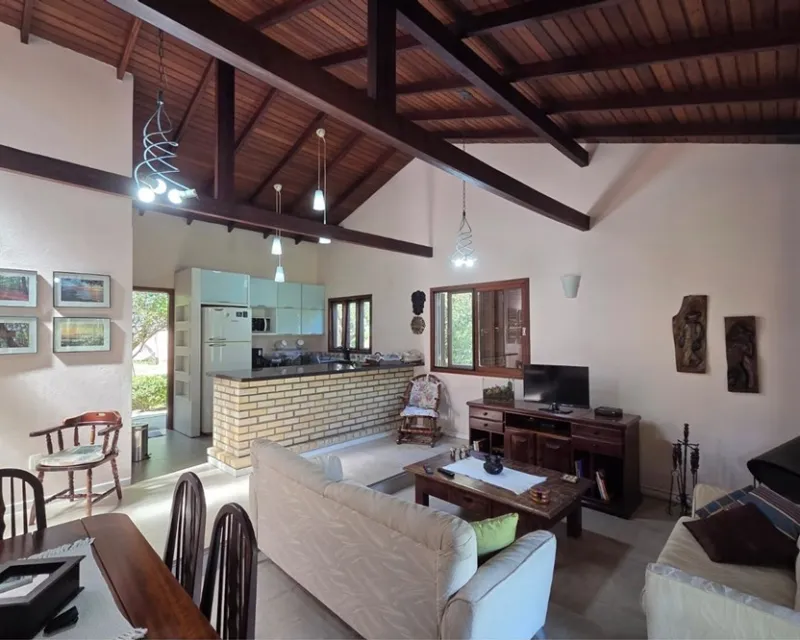 5-Bedroom House with Pool for Sale in Rio Vermelho, Florianópolis — Rio Vermelho