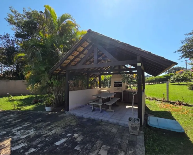 Casa com Piscina à Venda no Rio Vermelho, Florianópolis — 5 Quartos — Rio Vermelho