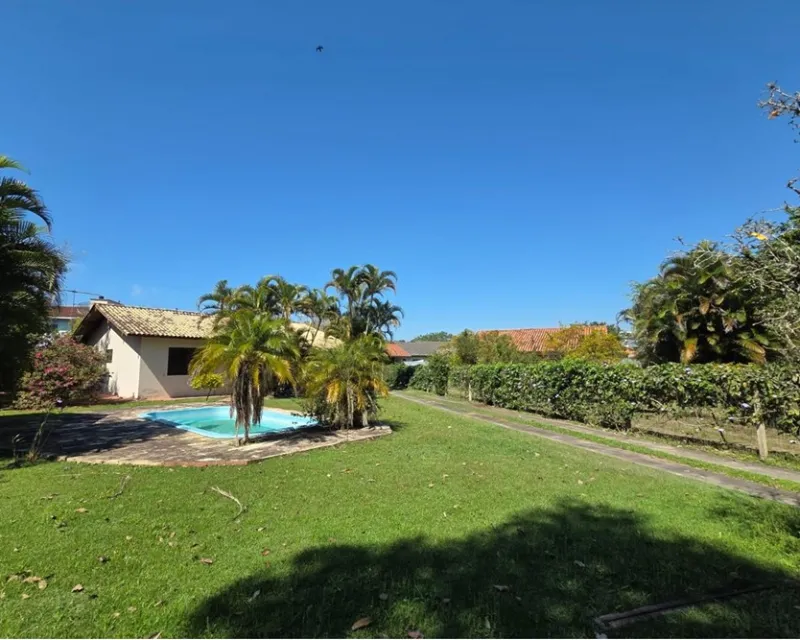 Casa com Piscina à Venda no Rio Vermelho, Florianópolis — 5 Quartos — Rio Vermelho